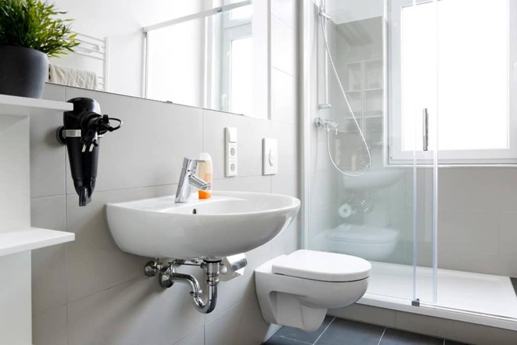 Sc 06 By Rockchair Apartments L Superhost Status L 4 Bedrooms Boxspringbeds 2 Bathrooms Balcony Elevator - Cozy Family & Business Flair Welcomes You! Berlijn Buitenkant foto